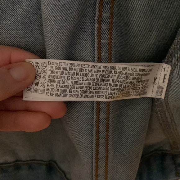 [M] 🧥F21 distressed jean jacket - Picture 7 of 7